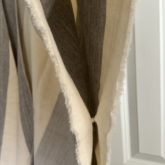 H&M Poncho - Picture 4 of 6